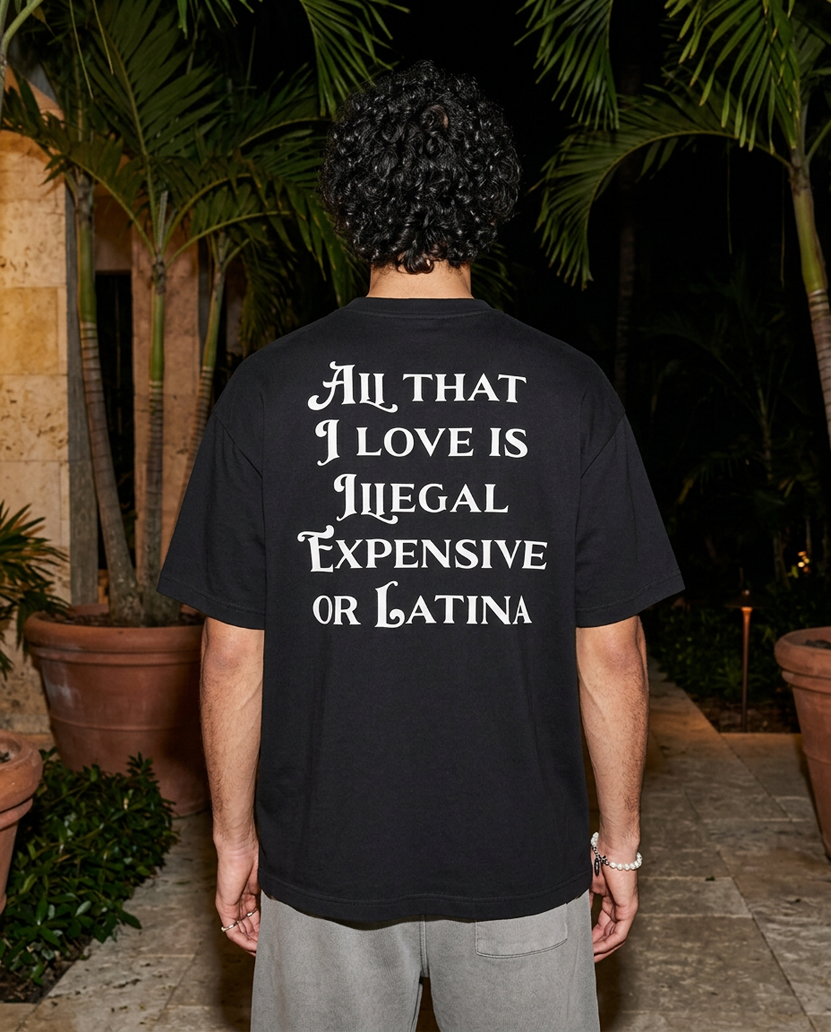 All That I Love Is Latina - Tee - black/white