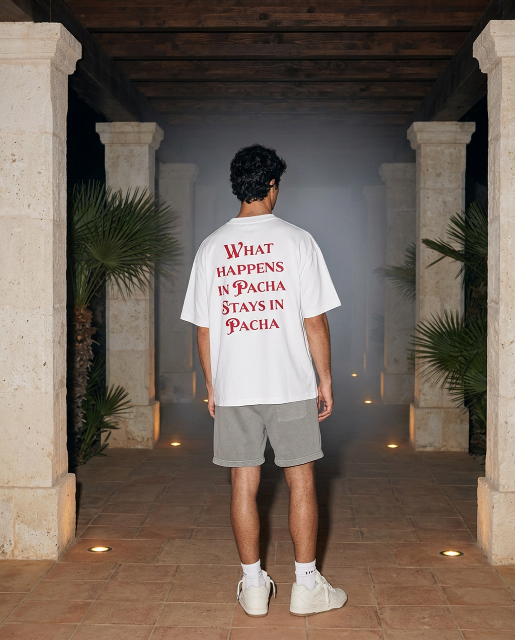 What Happens In Pacha - Tee - black/white