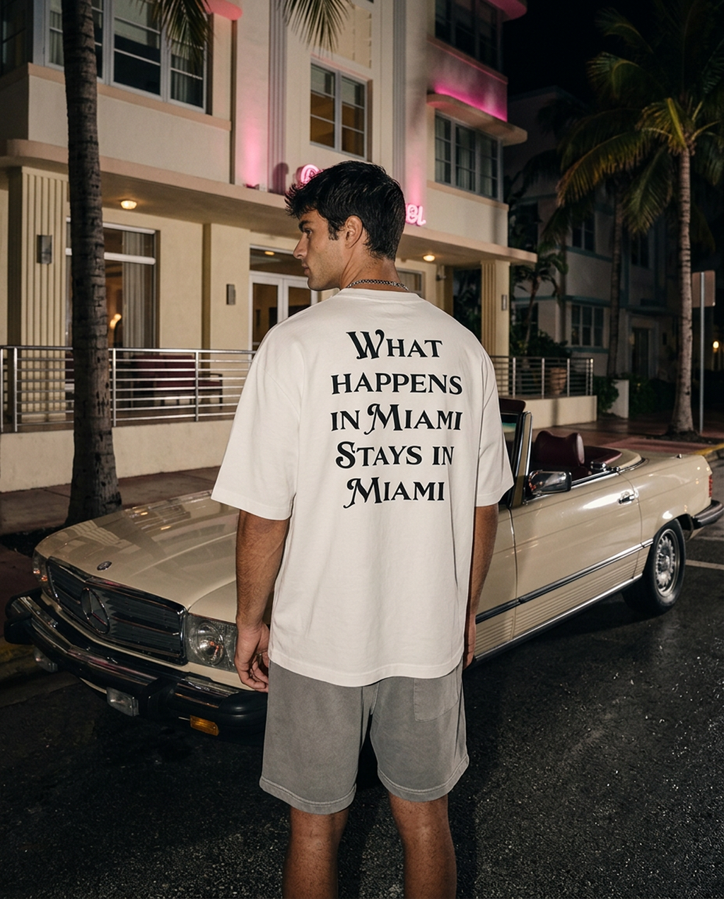 What Happens In Miami - Tee- black/white