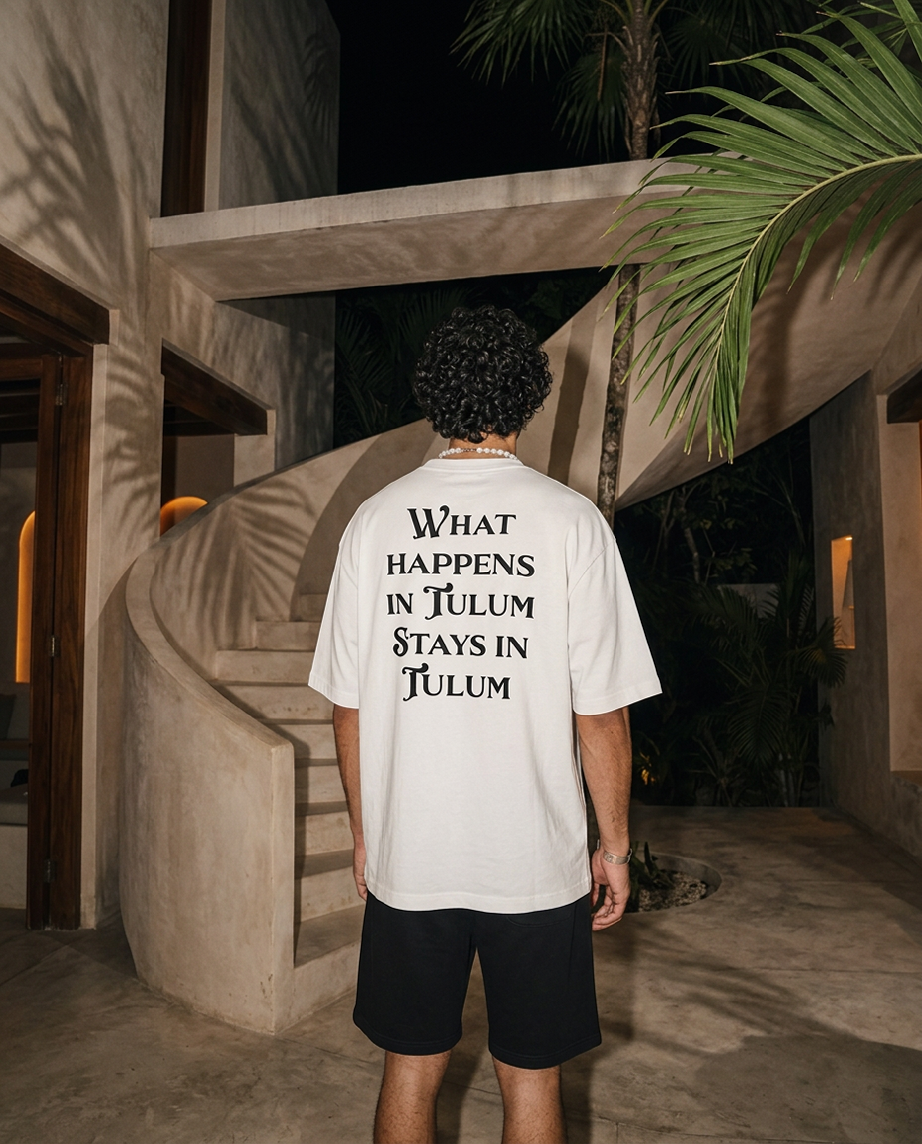 What Happens In Tulum - Tee- white/black